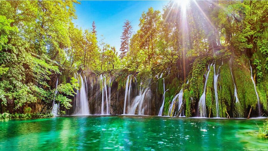 Zadar: Plitvice Lakes with Boat Ride and Zadar Old Town Tour - The morning meeting in Zadar