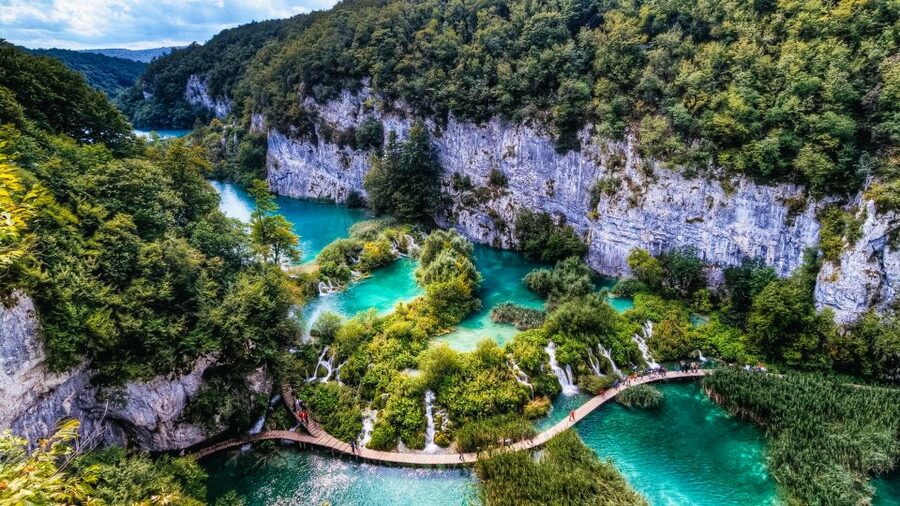 Zadar: Plitvice Lakes with Boat Ride and Zadar Old Town Tour - What the guides add to the day
