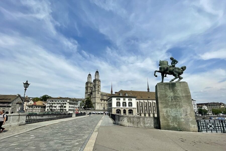 Zurich: City Tour, Cruise, and Lindt Home of Chocolate Visit - Learning Zurich’s transport system for the rest of your stay